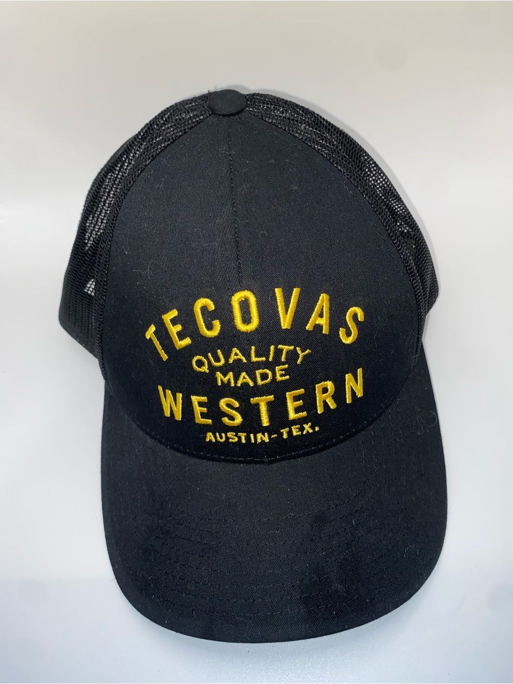 NWOT Tecovas Snap Back Trucker Hat Cap Black Yellow Logo Austin, TX